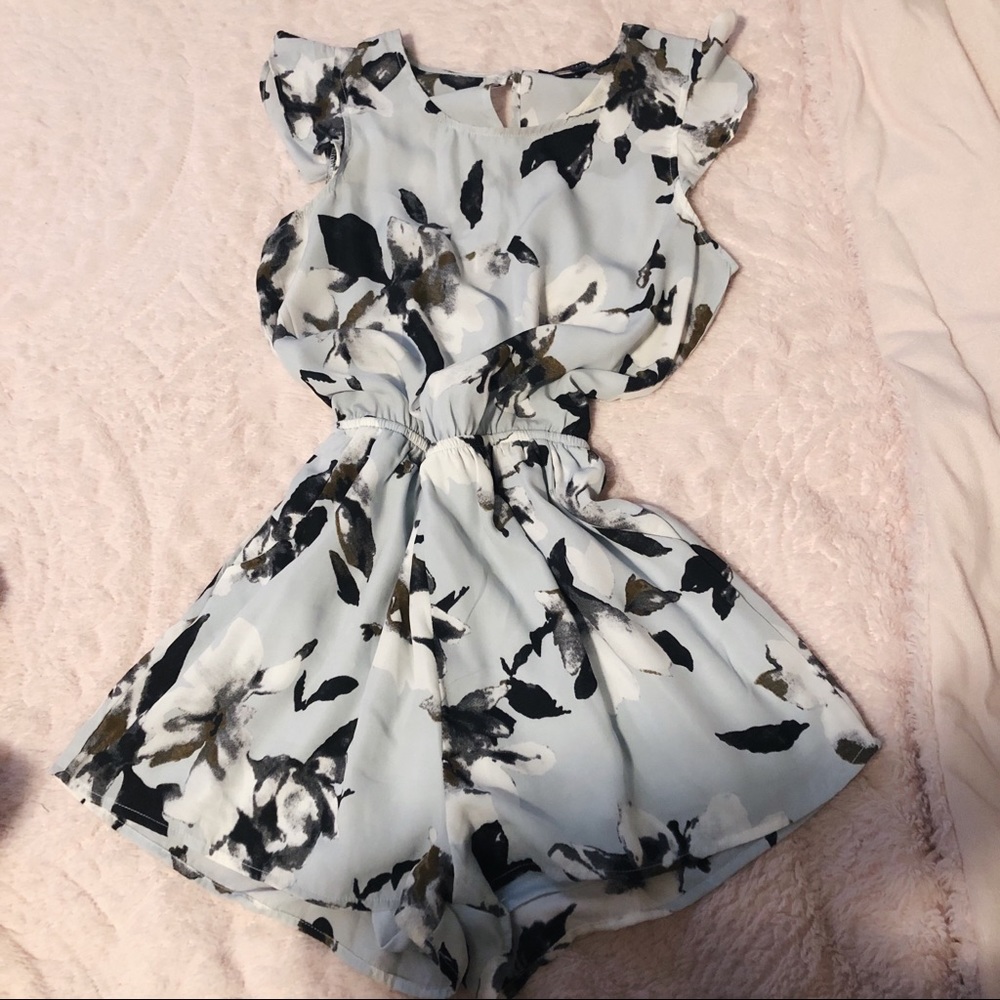 Baby Blue Floral Pattern Flowly Romper